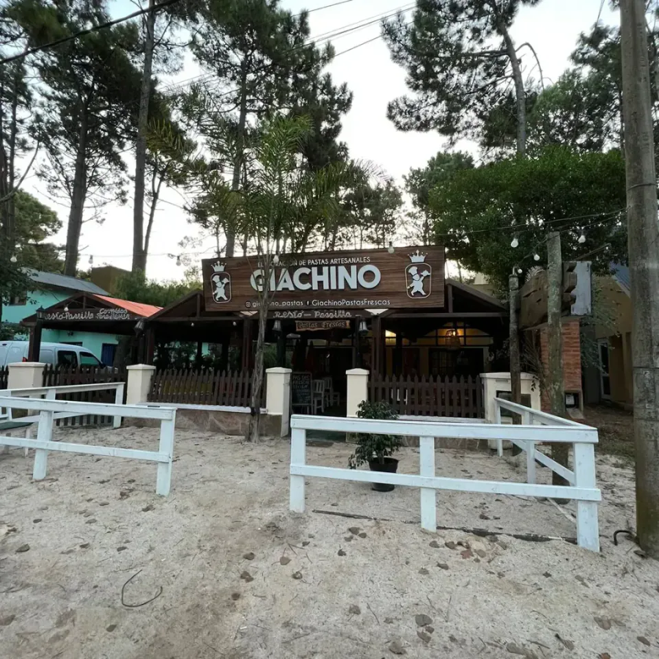 Giachino Pastas: lona front y corpóreas — foto 5