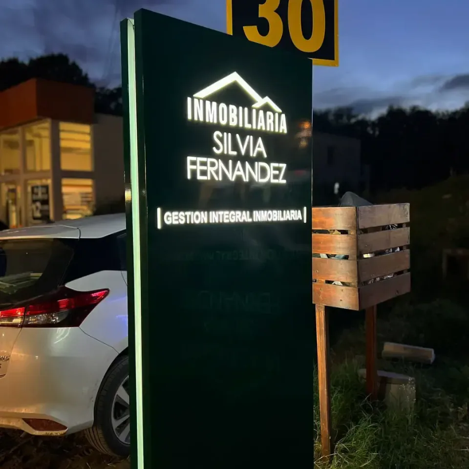 Inmobiliaria Silvia Fernández: carteles luminosos — foto 3