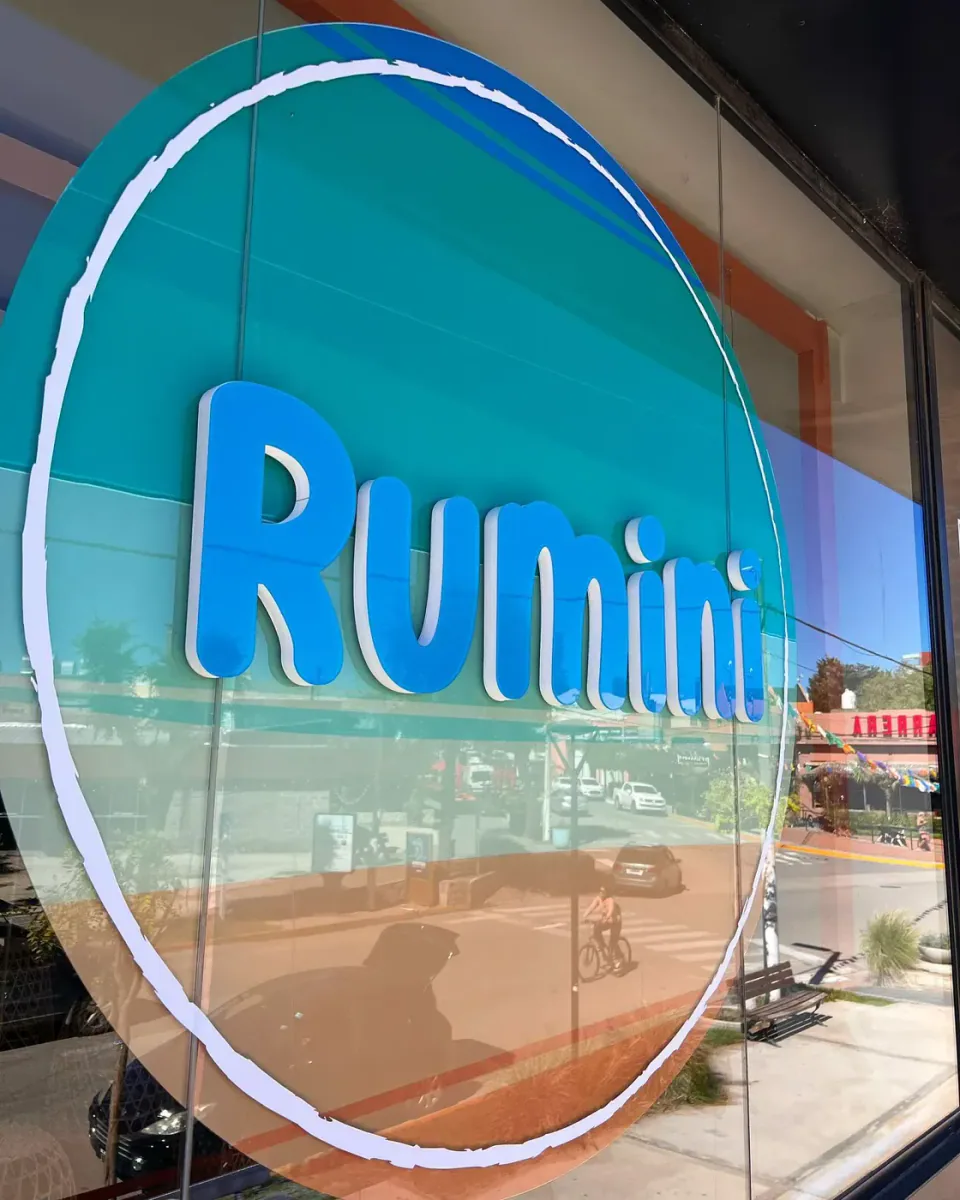 Rumini: vinilo cristal, acrílico y polyfan