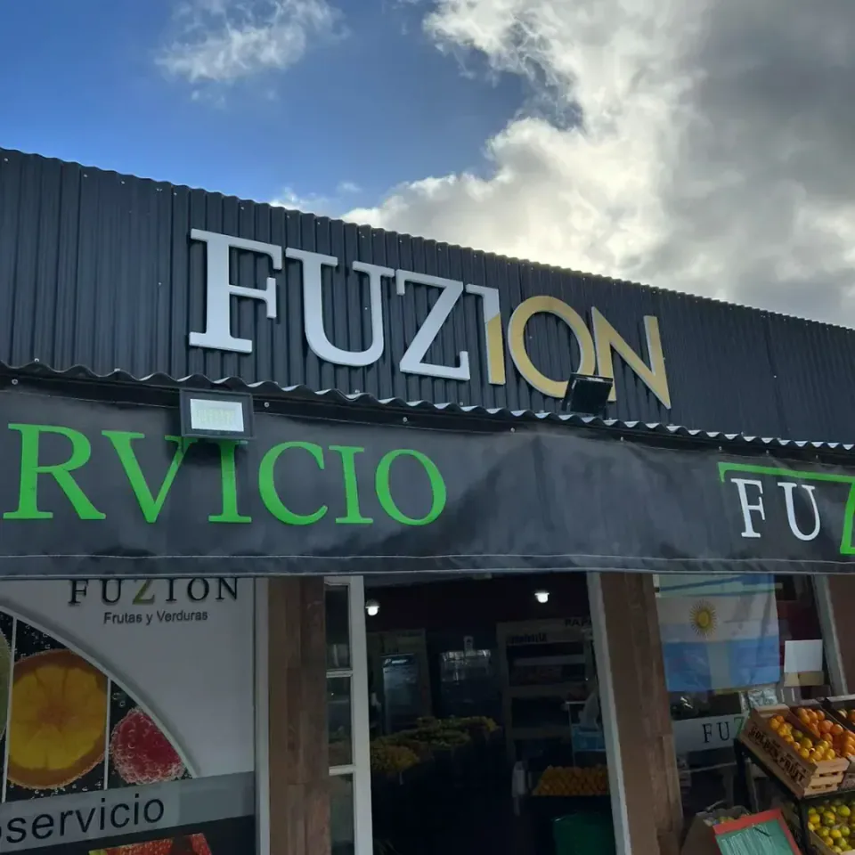 Fuzion: corpóreas de polyfan y PVC — foto 1