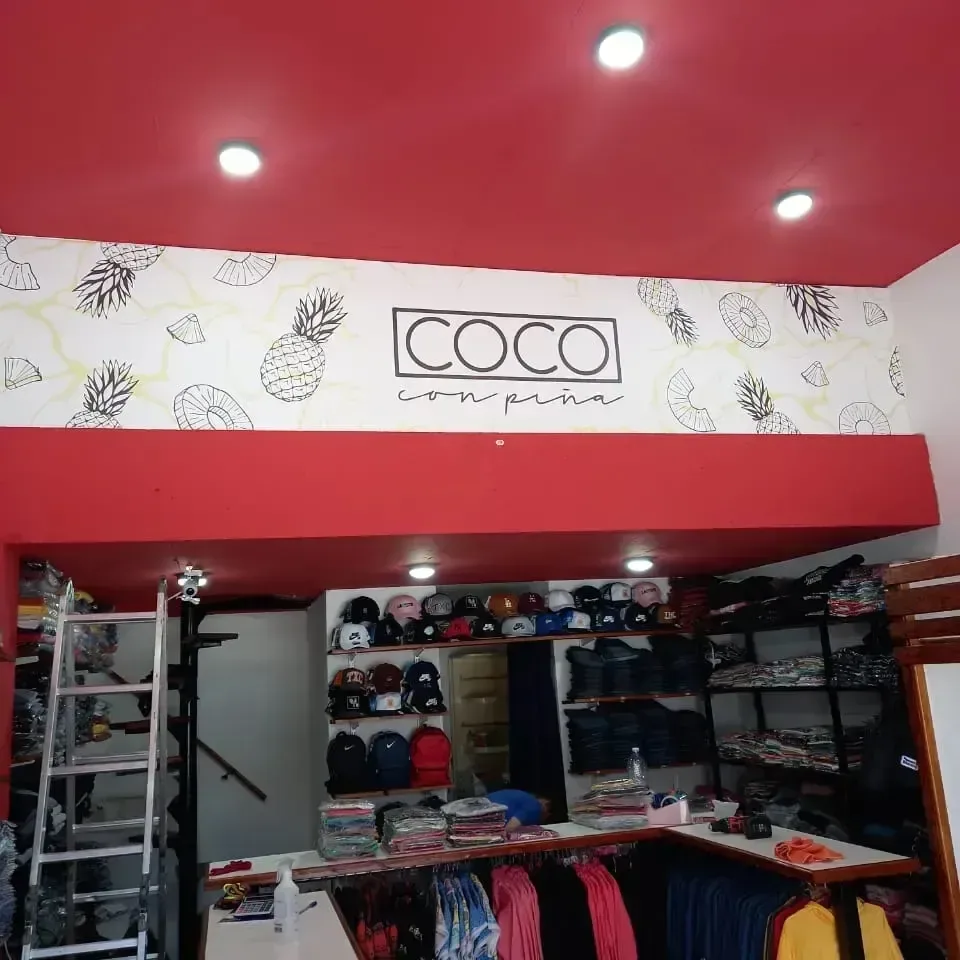 Coco: lona front, corpóreas y vidriera — foto 4