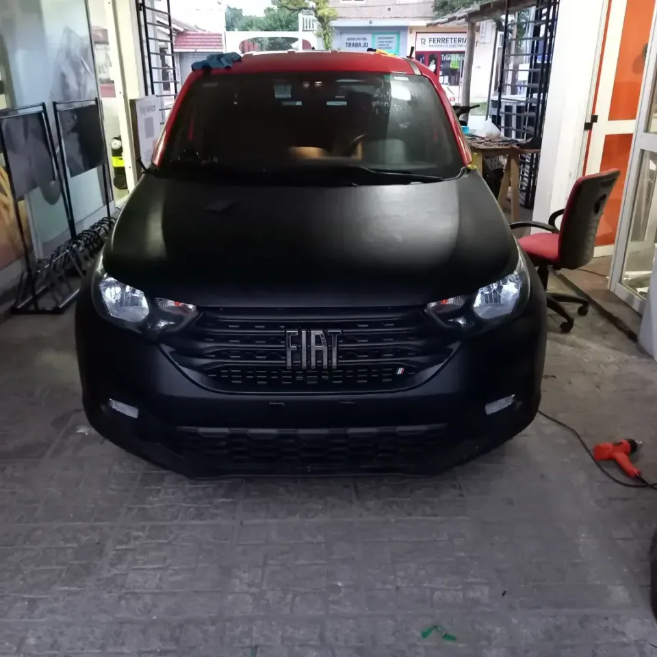 Fiat Strada: forrado completo en negro mate — foto 7