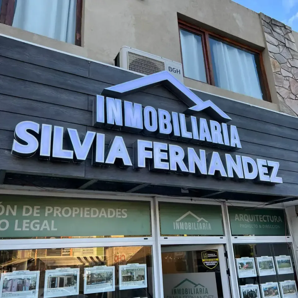 Inmobiliaria Silvia Fernández: carteles luminosos — foto 6