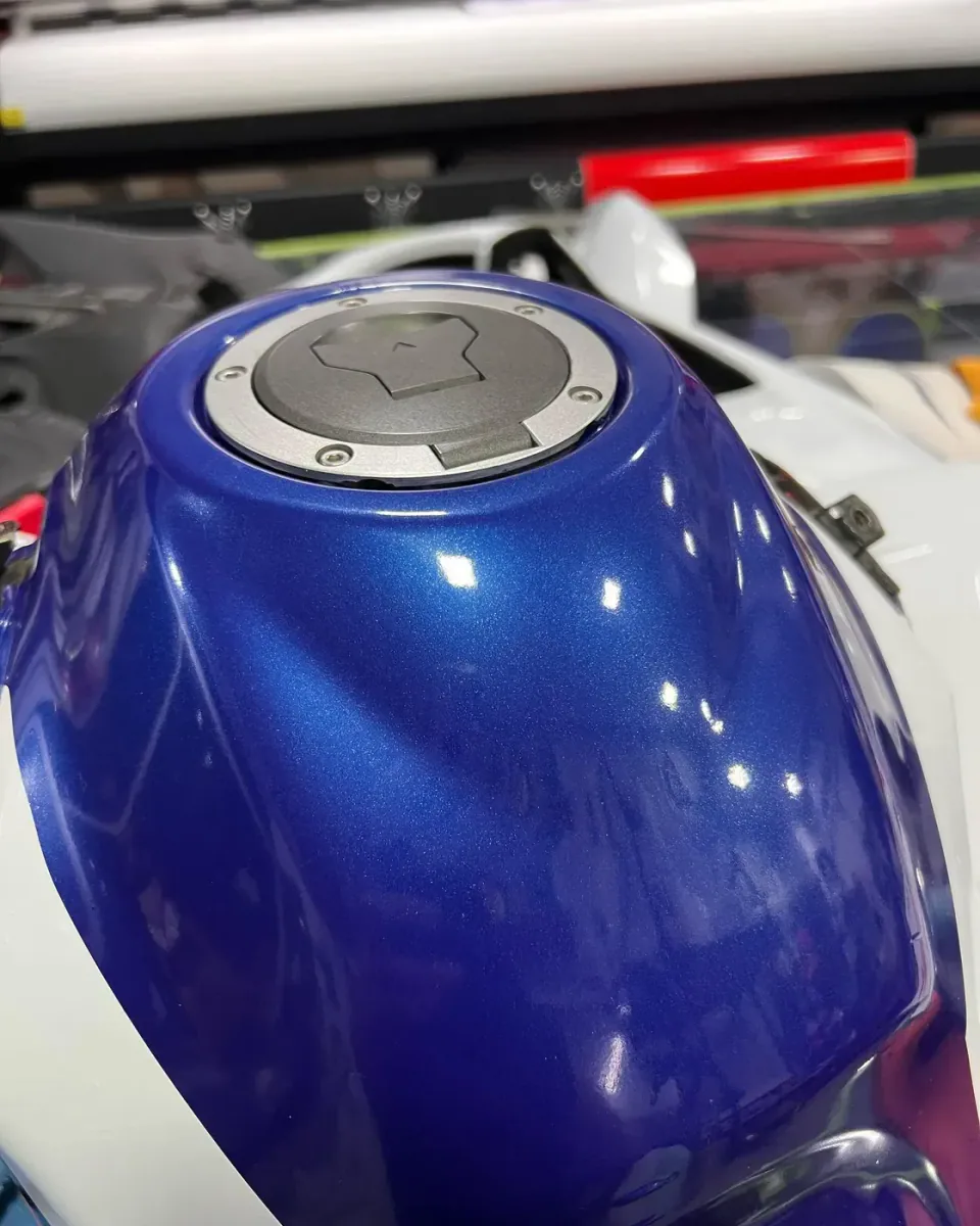 Cambio de color: blanco con rojo y azul — foto 5