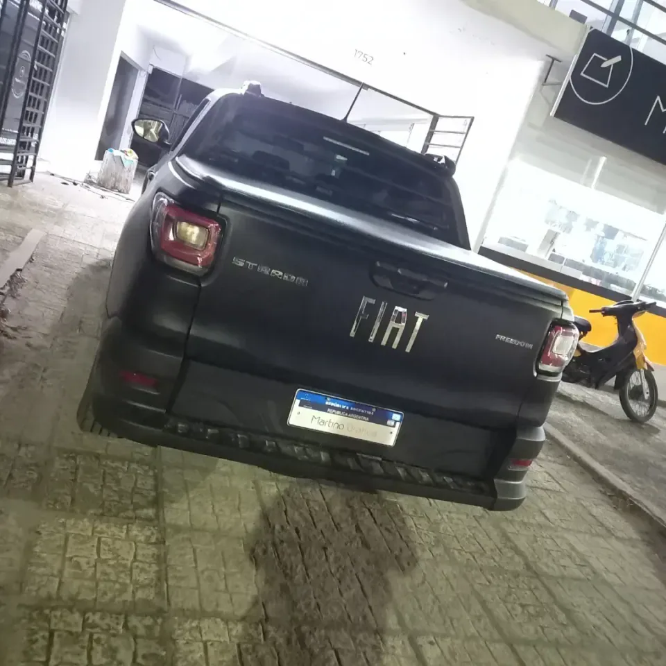 Fiat Strada: forrado completo en negro mate — foto 6
