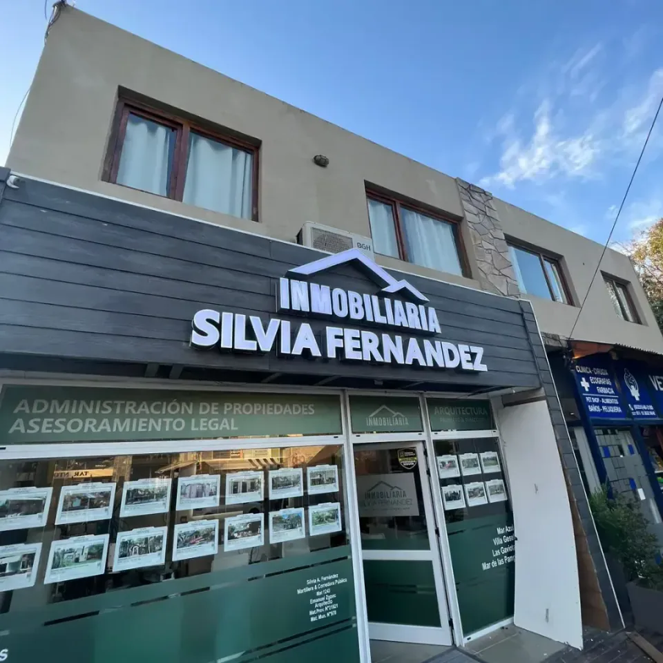 Inmobiliaria Silvia Fernández: carteles luminosos — foto 7