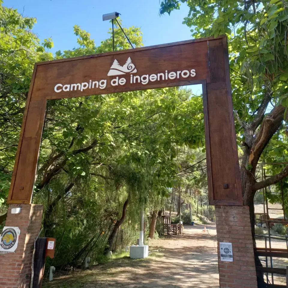 Camping de Ingenieros: corpóreas y placas — foto 1