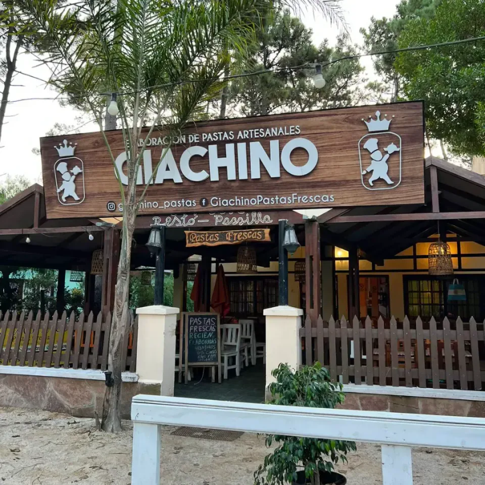 Giachino Pastas: lona front y corpóreas — foto 2