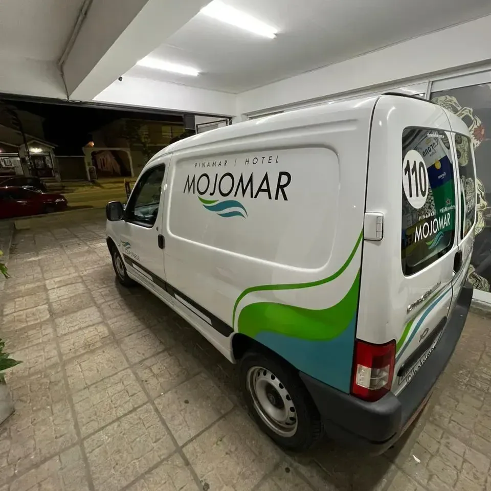 Hotel Mojomar: diseño y ploteo vehicular — foto 5