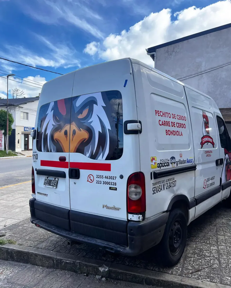 Del logo a las camionetas — foto 5