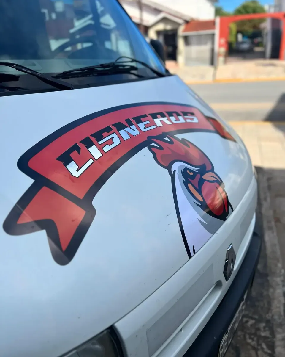 Del logo a las camionetas — foto 3