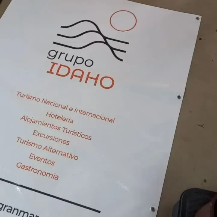 Grupo Idaho: logo, tarjetas y lonas — foto 5
