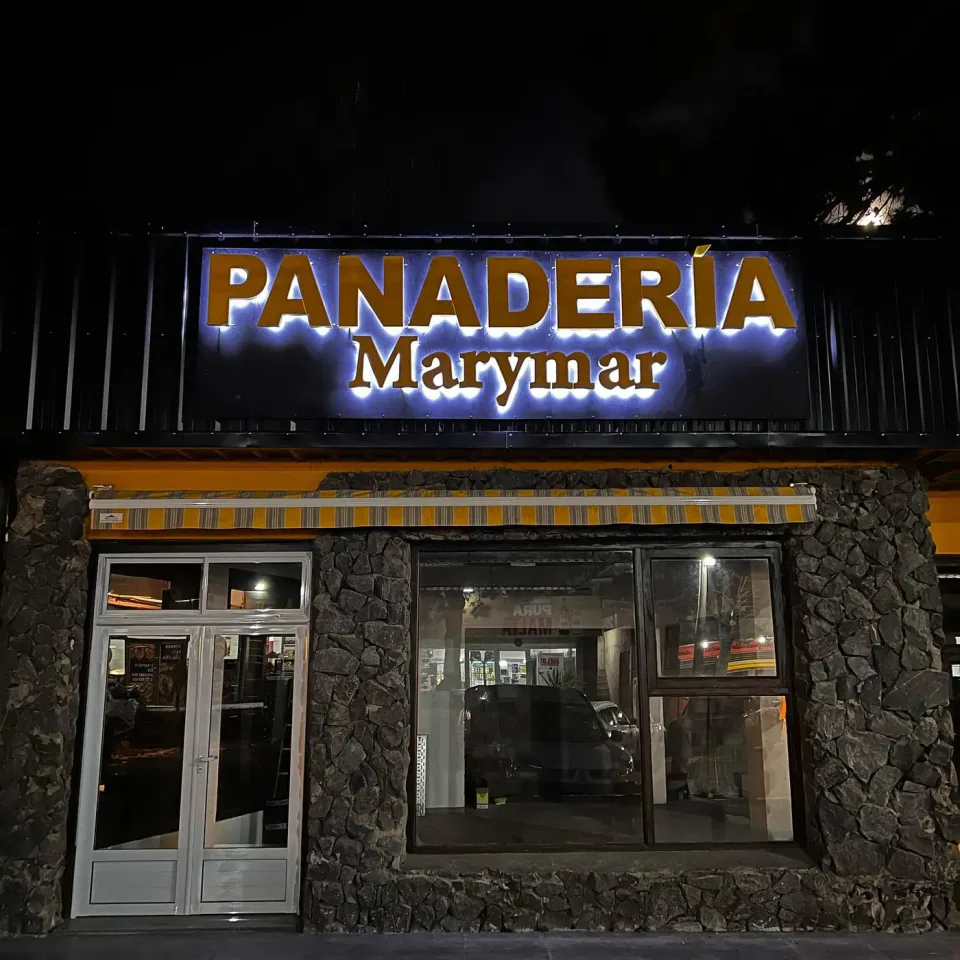 Panadería Marymar: polyfan y LED