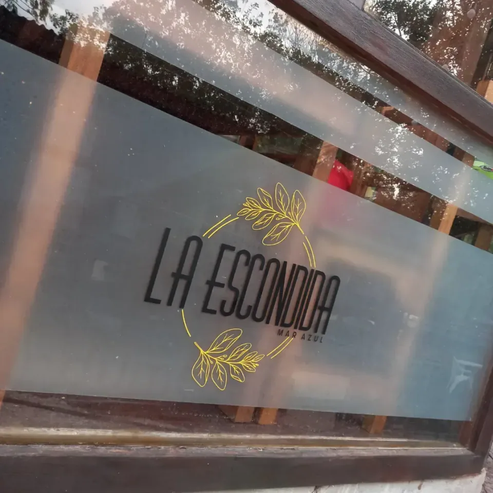 Logos en vinilo de corte para vidrieras — foto 6