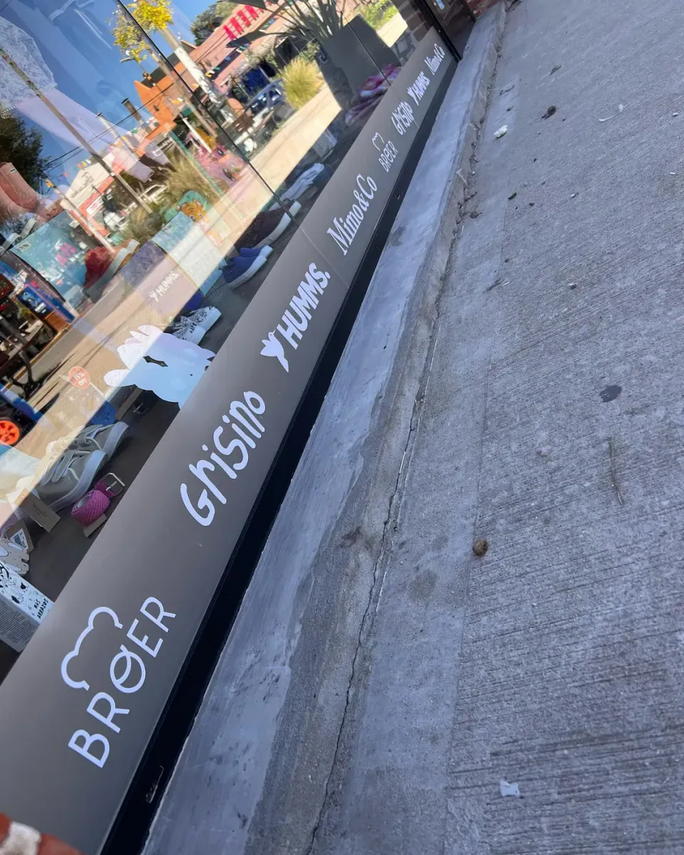 Rumini: vinilo cristal, acrílico y polyfan — foto 5