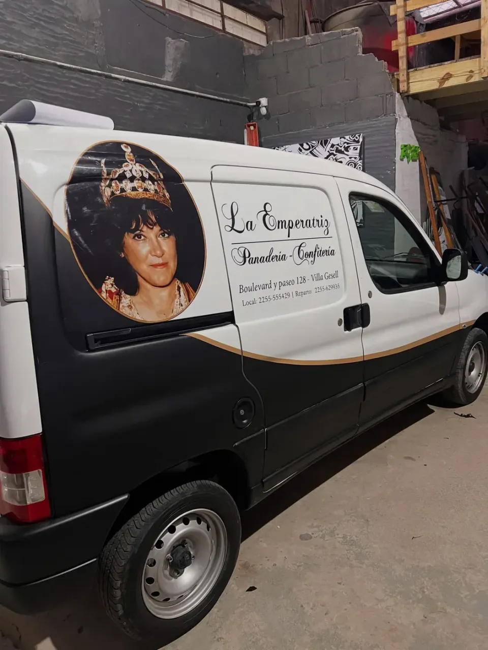 Rotulación de un utilitario para una panadería — foto 5