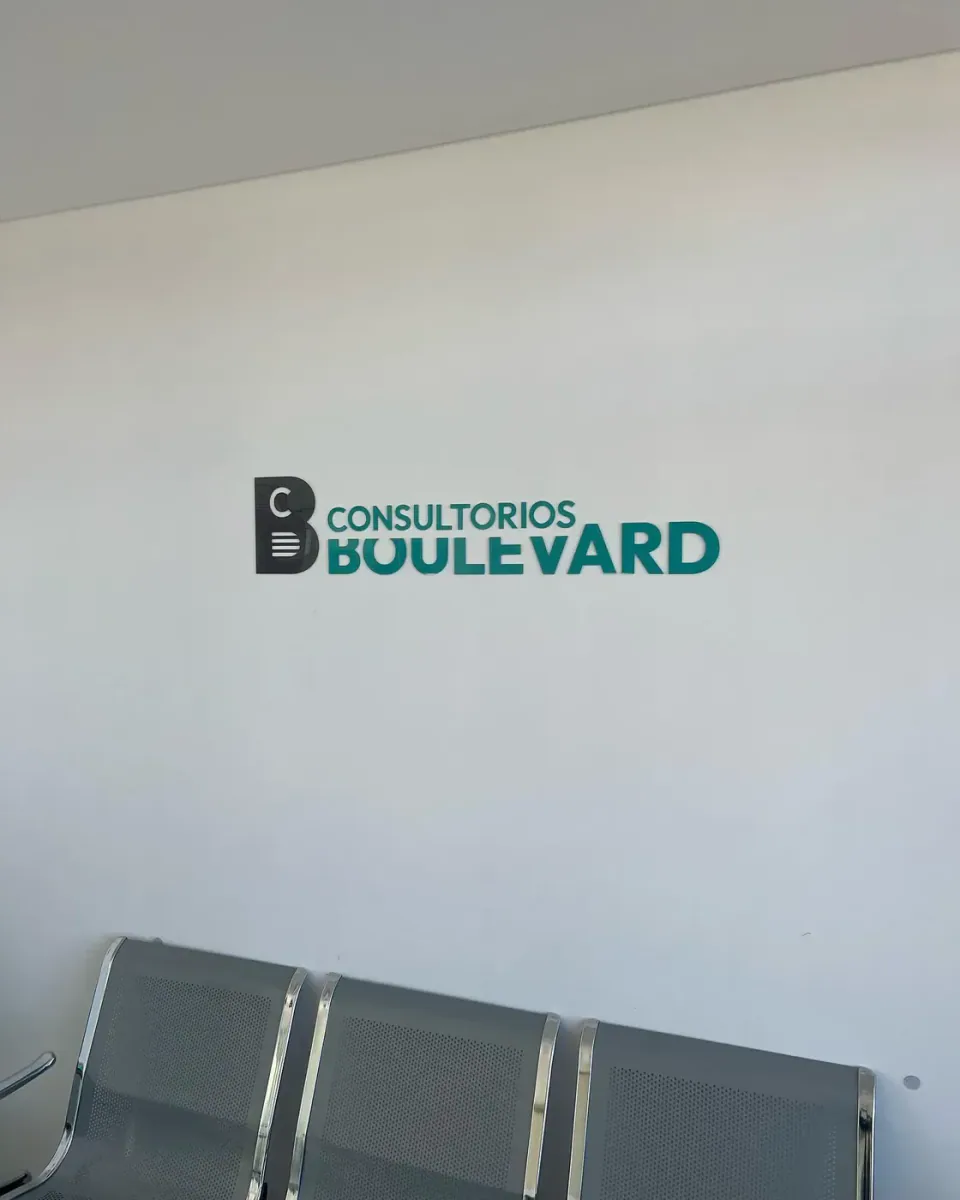 Consultorios Boulevard: acrílico y vinilo — foto 2