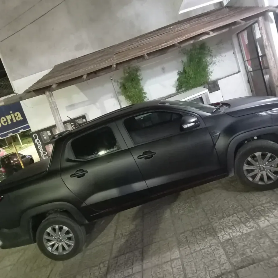 Fiat Strada: forrado completo en negro mate — foto 5