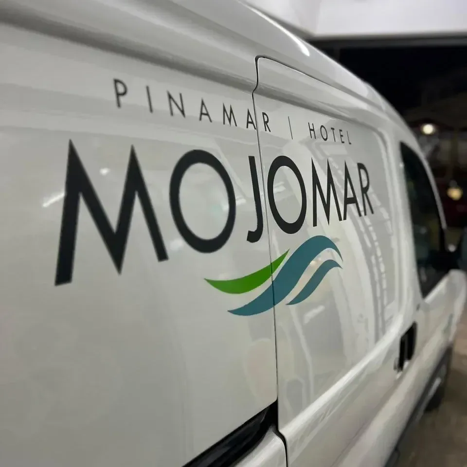 Hotel Mojomar: diseño y ploteo vehicular — foto 1