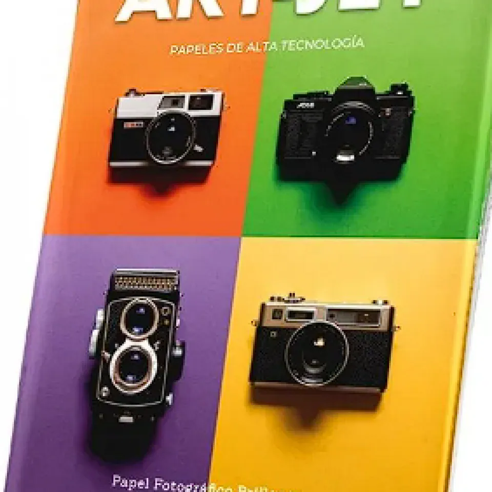 Papel Art Jet Fotografico Brillo 230gr A4 Paquete x 100 hojas